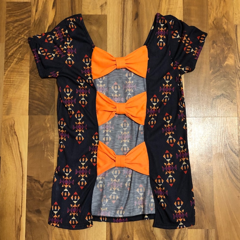 Printed open bow back shirt